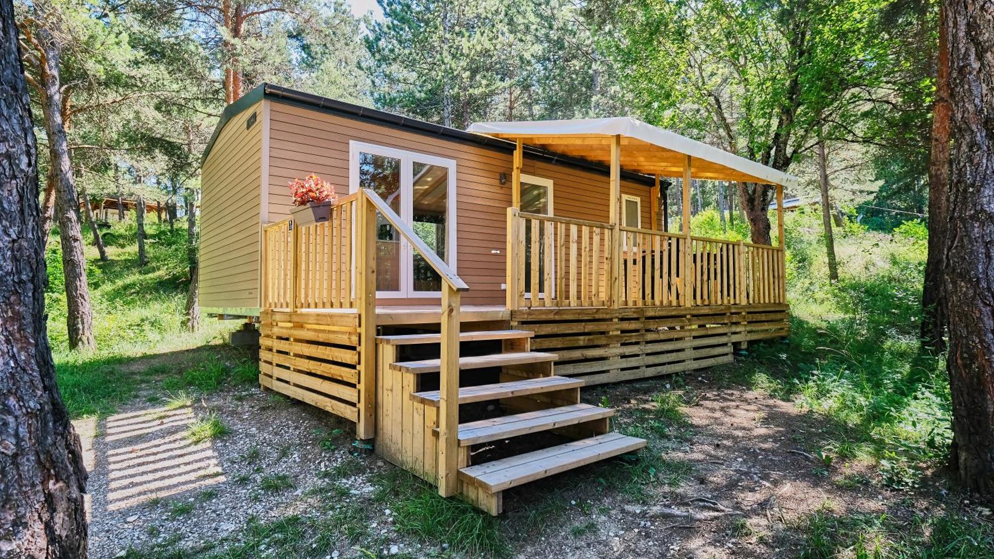 Camping Le Couriou Recoubeau-Jansac Екстер'єр фото