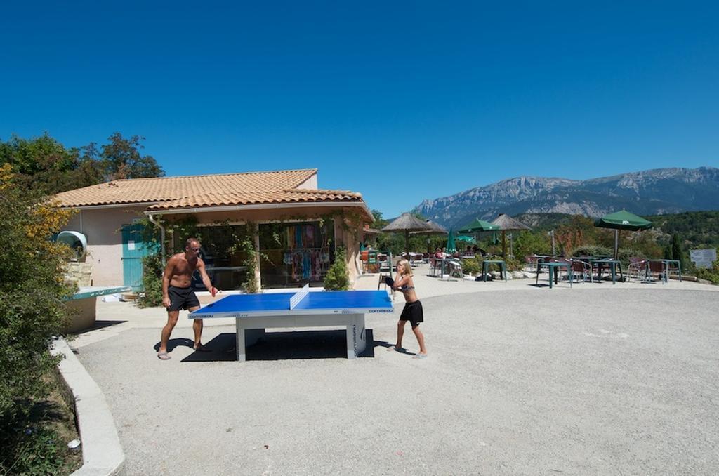 Camping Le Couriou Recoubeau-Jansac Екстер'єр фото