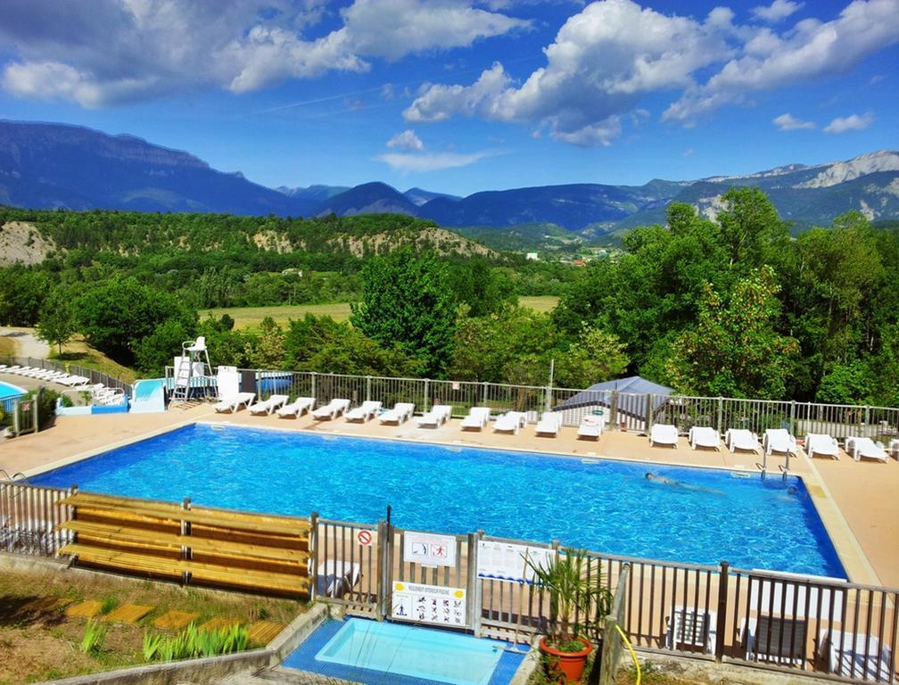 Camping Le Couriou Recoubeau-Jansac Екстер'єр фото
