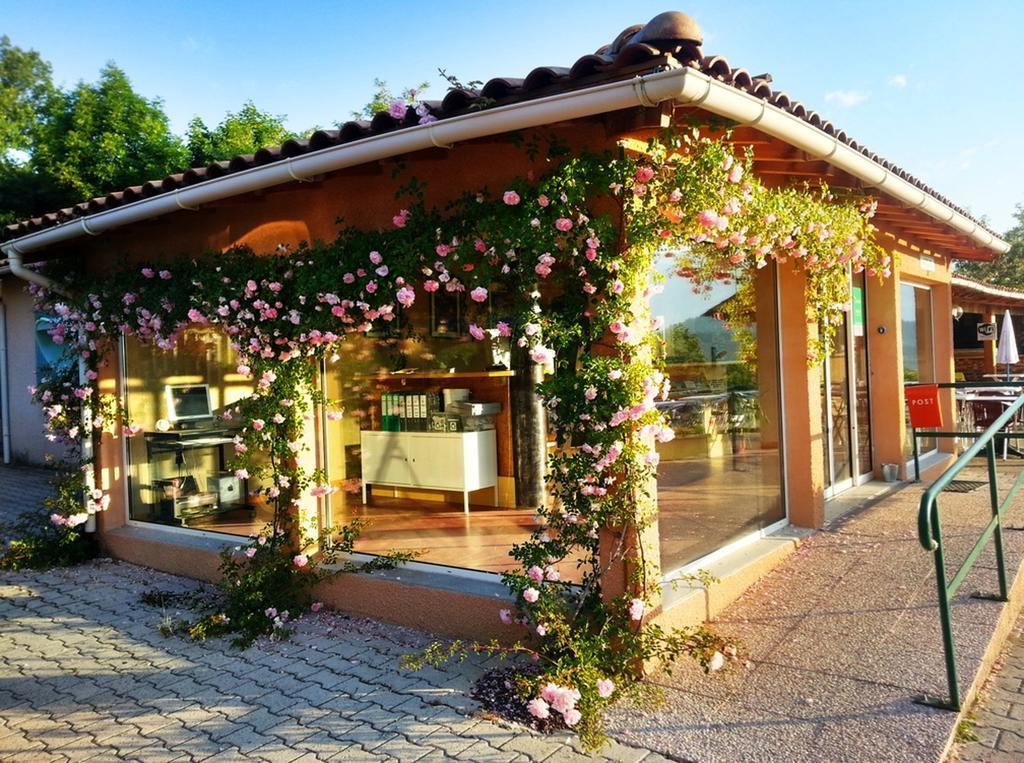 Camping Le Couriou Recoubeau-Jansac Екстер'єр фото