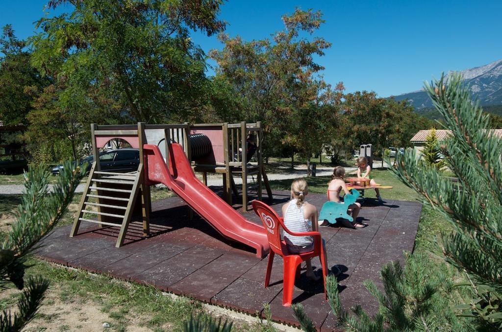 Camping Le Couriou Recoubeau-Jansac Екстер'єр фото